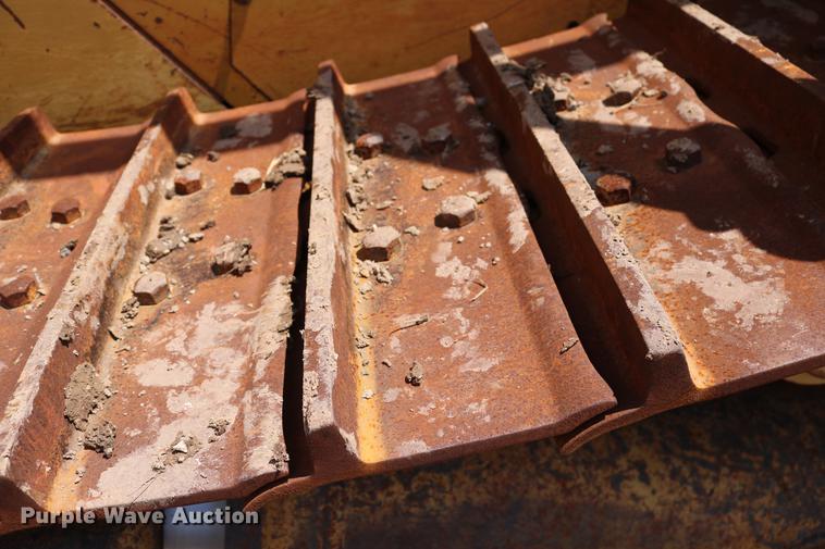 image for item DD8281 2005 Caterpillar D6R XL Series II dozer