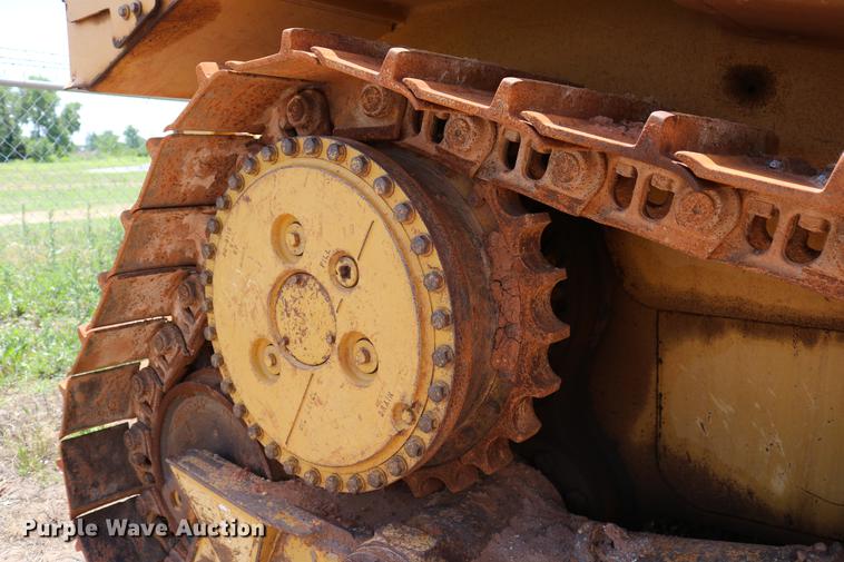 image for item DD8281 2005 Caterpillar D6R XL Series II dozer