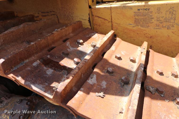 image for item DD8281 2005 Caterpillar D6R XL Series II dozer