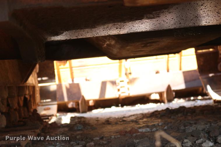 image for item DD8281 2005 Caterpillar D6R XL Series II dozer