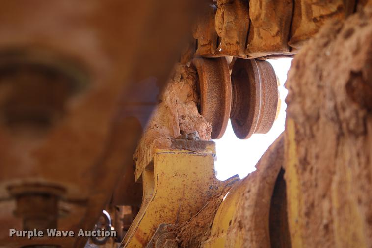 image for item DD8281 2005 Caterpillar D6R XL Series II dozer