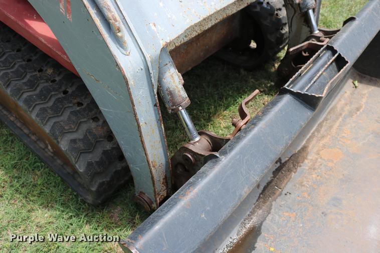 image for item DD8286 2007 Takeuchi TL130 skid steer