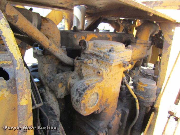 image for item DD8472 Caterpillar 955 track loader