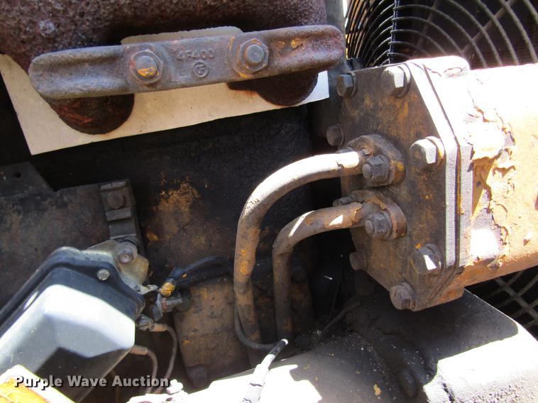 image for item DD8472 Caterpillar 955 track loader