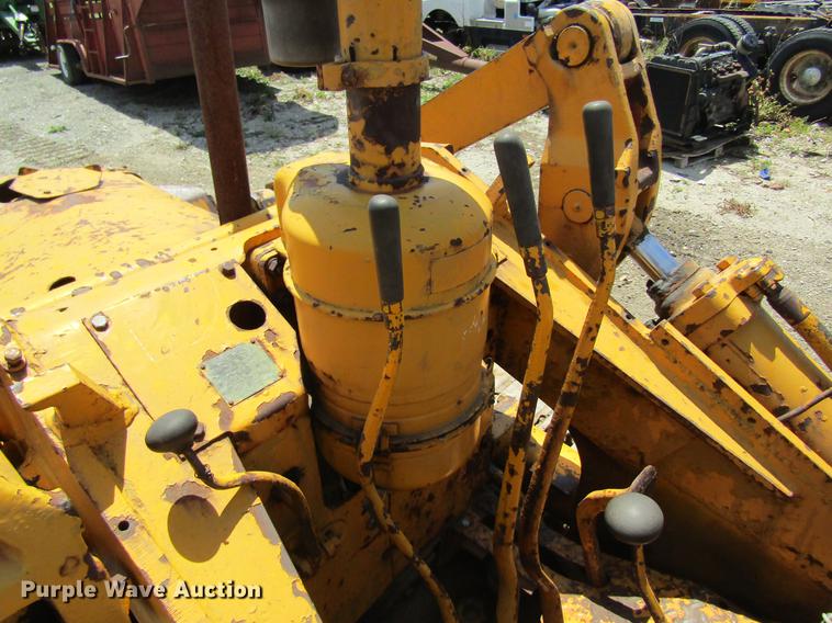 image for item DD8472 Caterpillar 955 track loader
