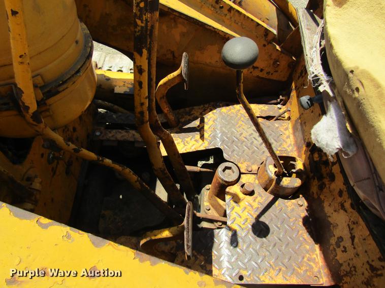 image for item DD8472 Caterpillar 955 track loader