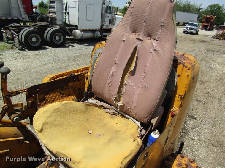 image for item DD8472 Caterpillar 955 track loader