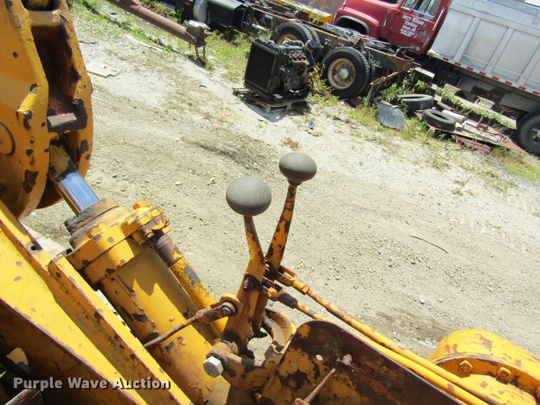image for item DD8472 Caterpillar 955 track loader