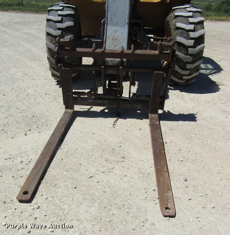 image for item DD8489 2000 New Holland LM430 telehandler