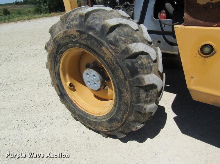 image for item DD8489 2000 New Holland LM430 telehandler