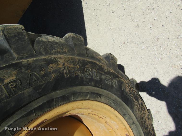 image for item DD8489 2000 New Holland LM430 telehandler