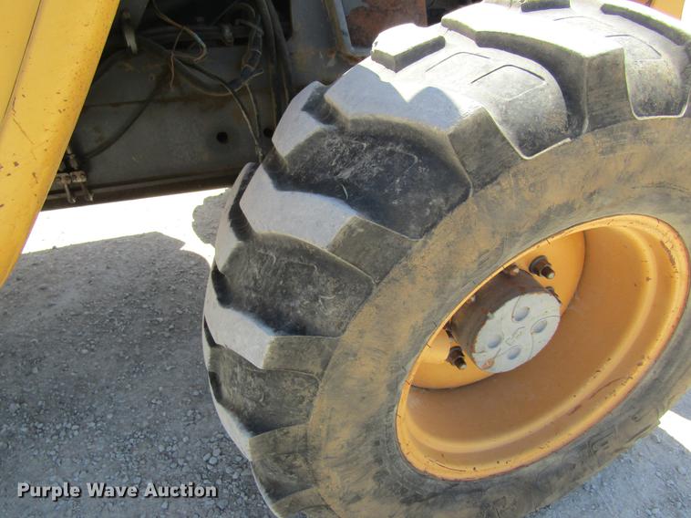 image for item DD8489 2000 New Holland LM430 telehandler