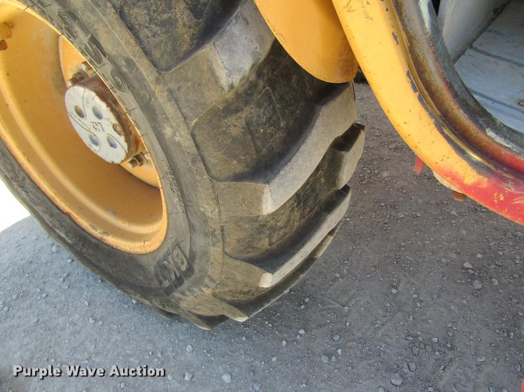 image for item DD8489 2000 New Holland LM430 telehandler