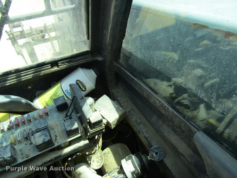 image for item DD8489 2000 New Holland LM430 telehandler