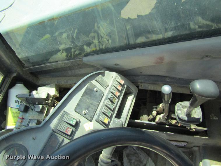 image for item DD8489 2000 New Holland LM430 telehandler