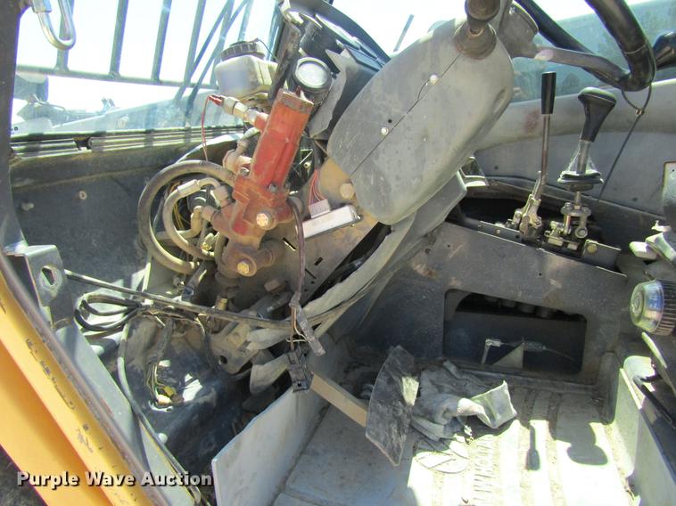 image for item DD8489 2000 New Holland LM430 telehandler