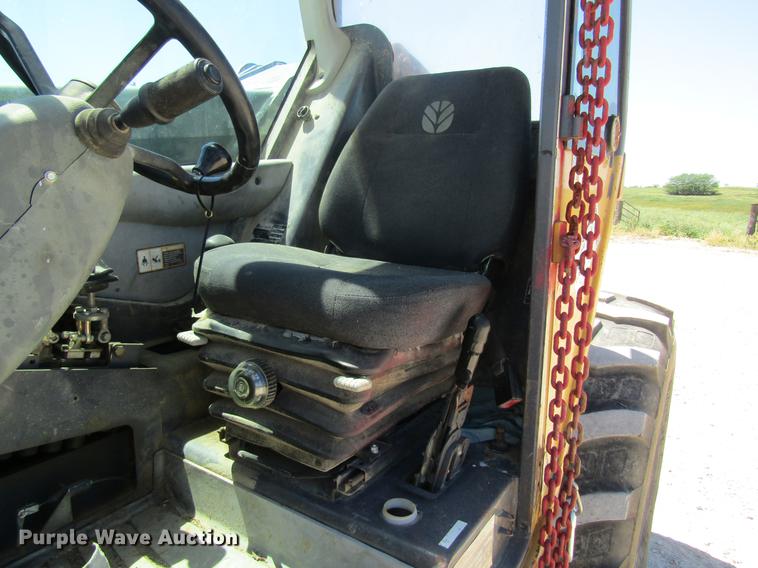 image for item DD8489 2000 New Holland LM430 telehandler