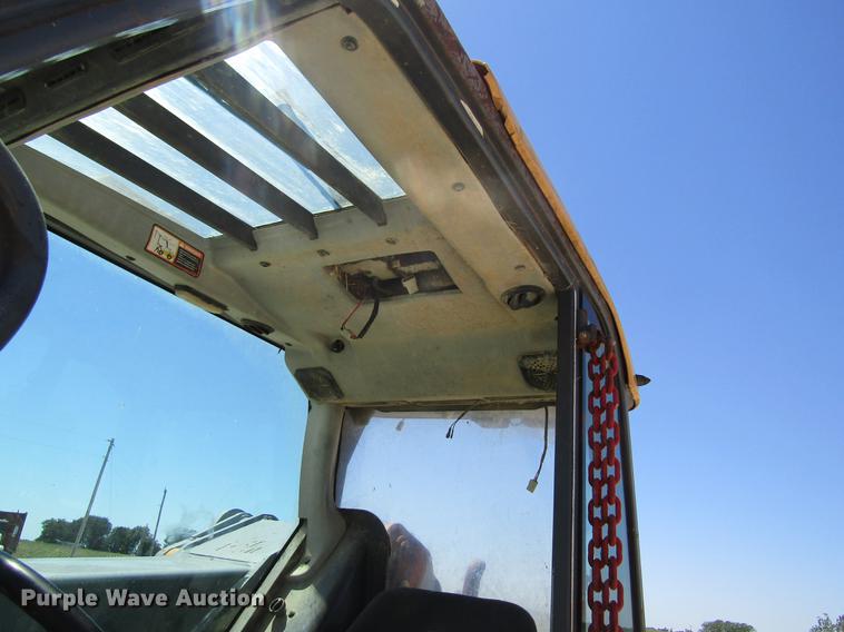 image for item DD8489 2000 New Holland LM430 telehandler