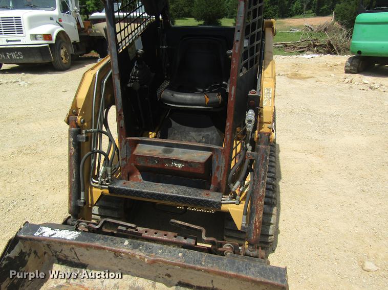 image for item DD8499 2000 ASV RC-30 skid steer