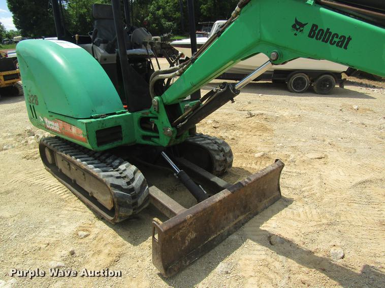 image for item DD8500 2006 Bobcat 328 mini excavator