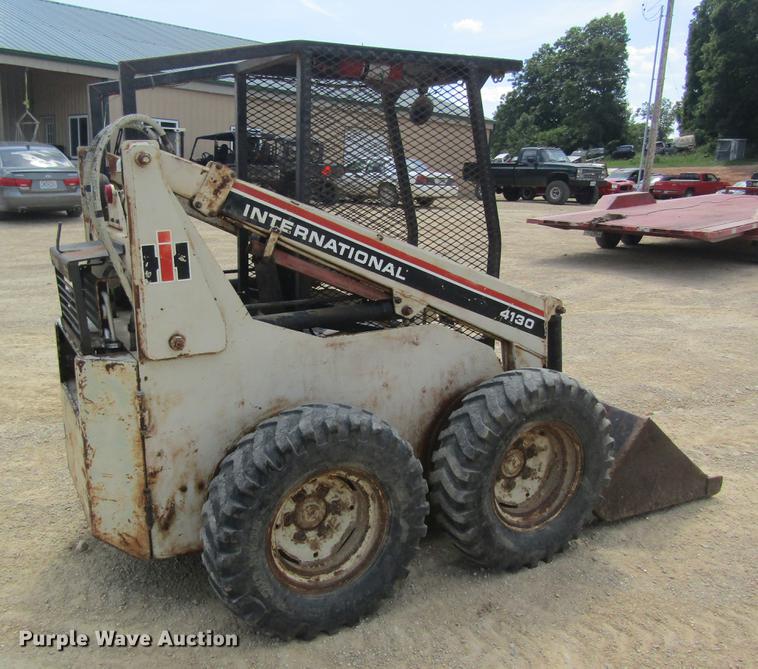 image for item DD8501 International 4130 skid steer