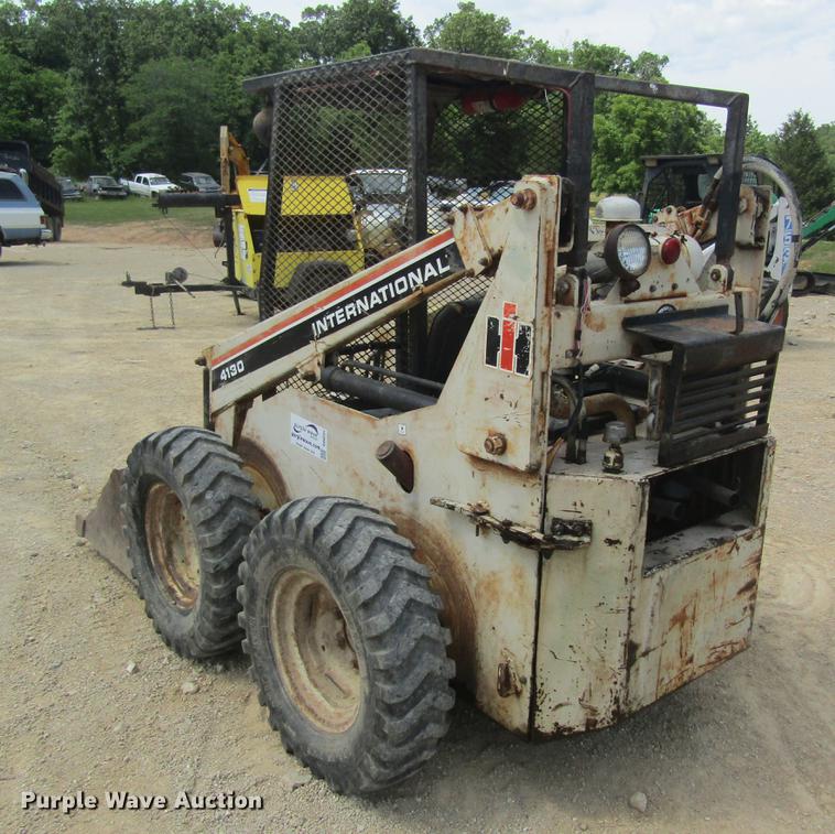 image for item DD8501 International 4130 skid steer