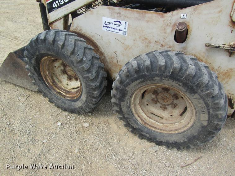 image for item DD8501 International 4130 skid steer