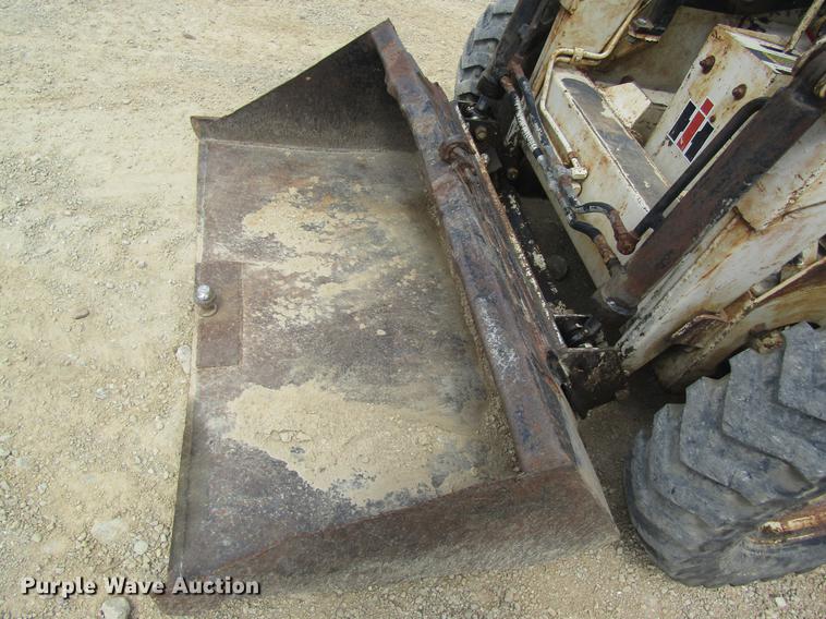 image for item DD8501 International 4130 skid steer