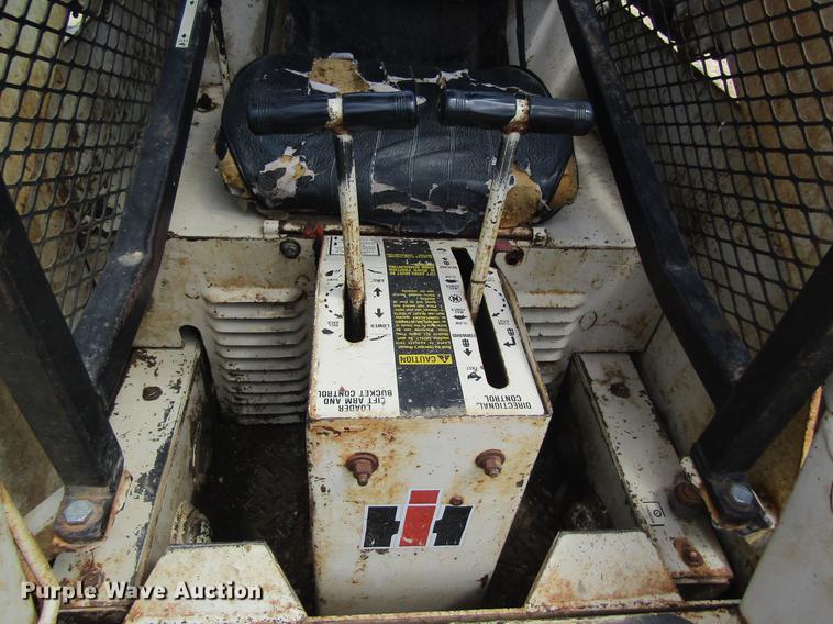 image for item DD8501 International 4130 skid steer