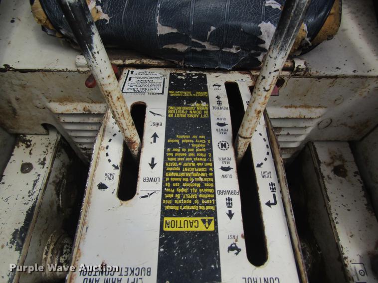 image for item DD8501 International 4130 skid steer