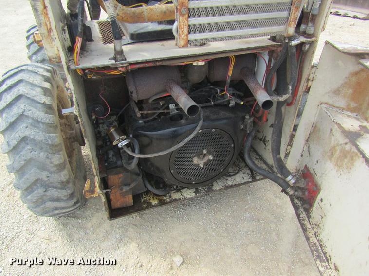 image for item DD8501 International 4130 skid steer