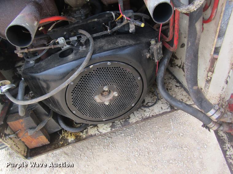 image for item DD8501 International 4130 skid steer