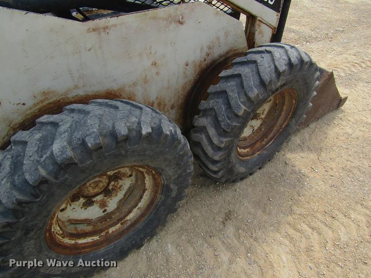 image for item DD8501 International 4130 skid steer