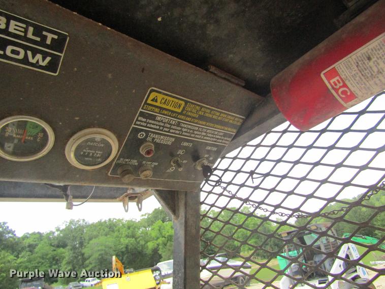 image for item DD8501 International 4130 skid steer