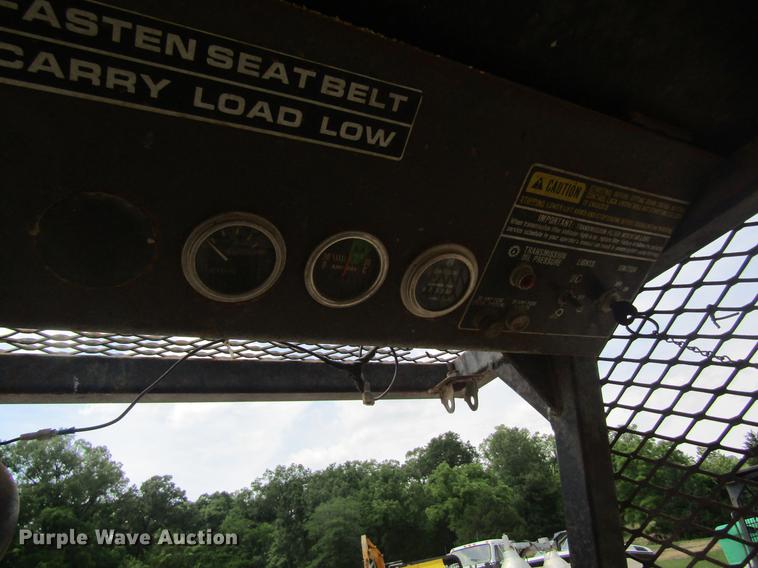 image for item DD8501 International 4130 skid steer