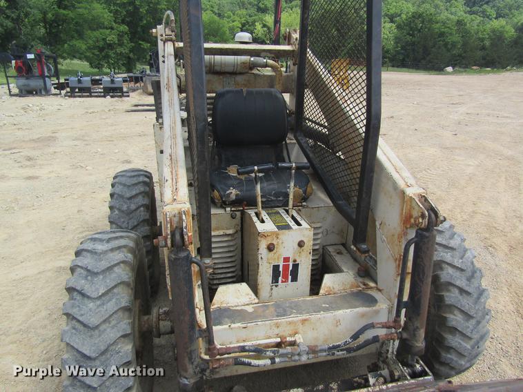 image for item DD8501 International 4130 skid steer