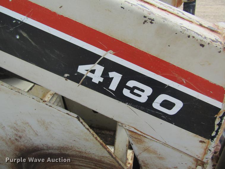 image for item DD8501 International 4130 skid steer