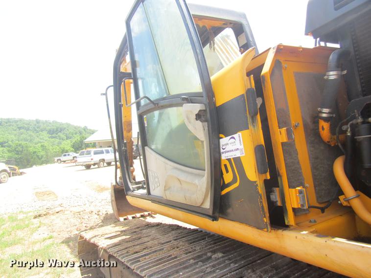image for item DD8502 2000 JCB JS200 excavator