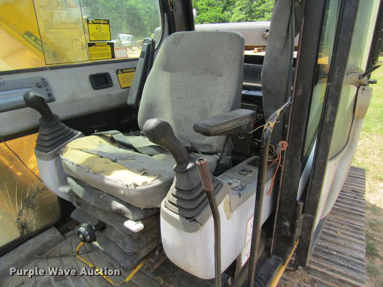 image for item DD8502 2000 JCB JS200 excavator