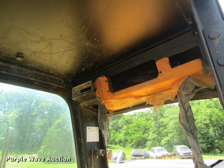 image for item DD8502 2000 JCB JS200 excavator