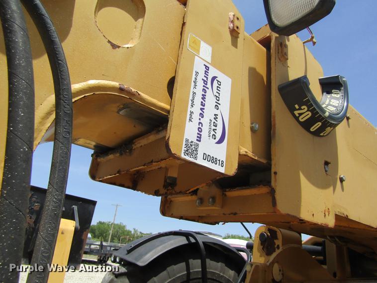 image for item DD8818 2002 Caterpillar TH83 telehandler