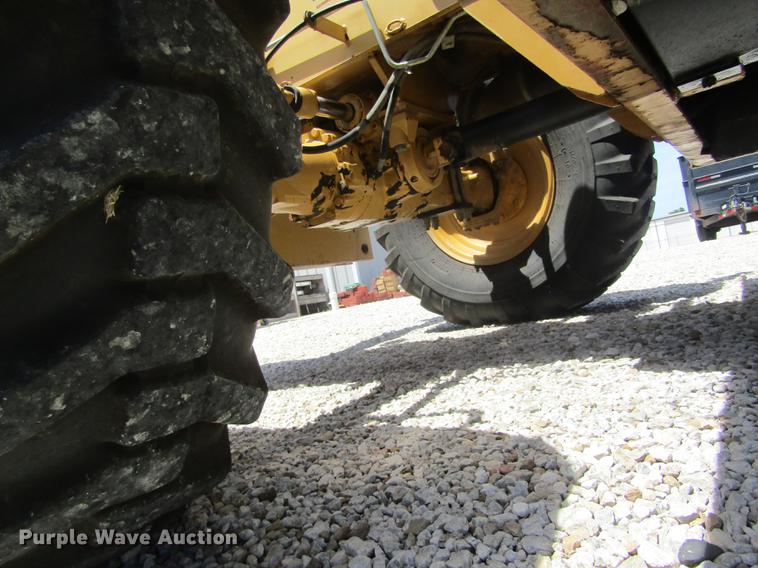 image for item DD8818 2002 Caterpillar TH83 telehandler