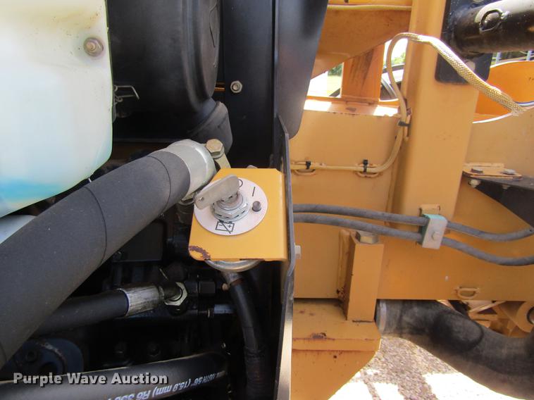 image for item DD8818 2002 Caterpillar TH83 telehandler