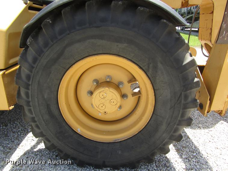 image for item DD8818 2002 Caterpillar TH83 telehandler