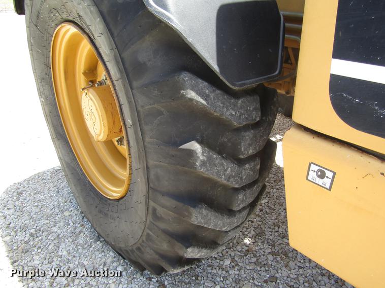 image for item DD8818 2002 Caterpillar TH83 telehandler