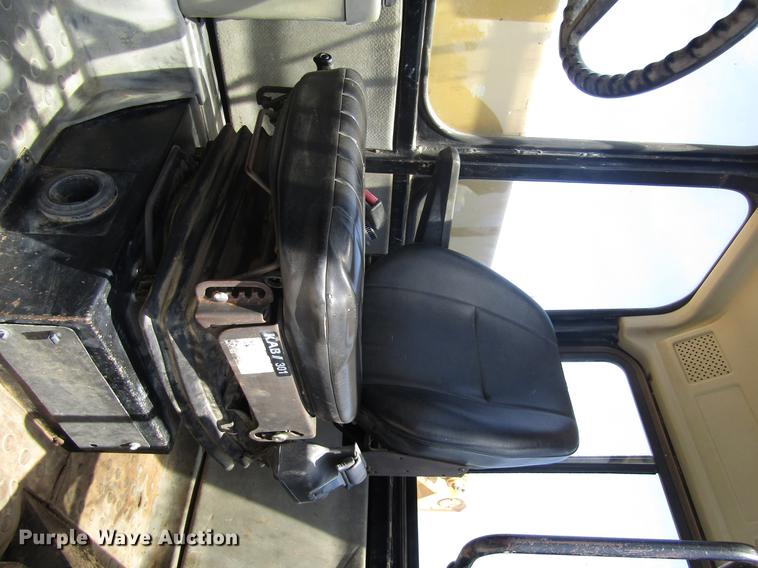 image for item DD8818 2002 Caterpillar TH83 telehandler