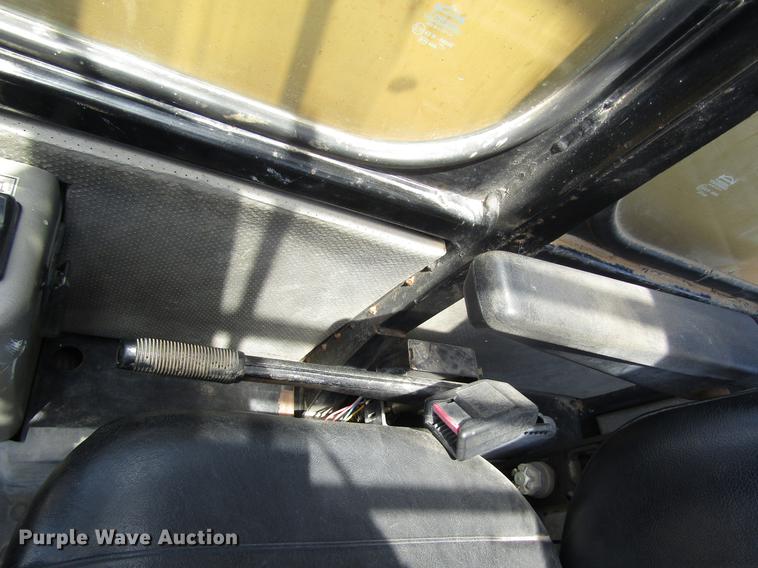 image for item DD8818 2002 Caterpillar TH83 telehandler