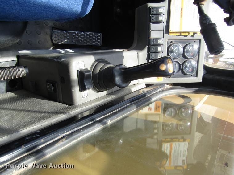 image for item DD8818 2002 Caterpillar TH83 telehandler