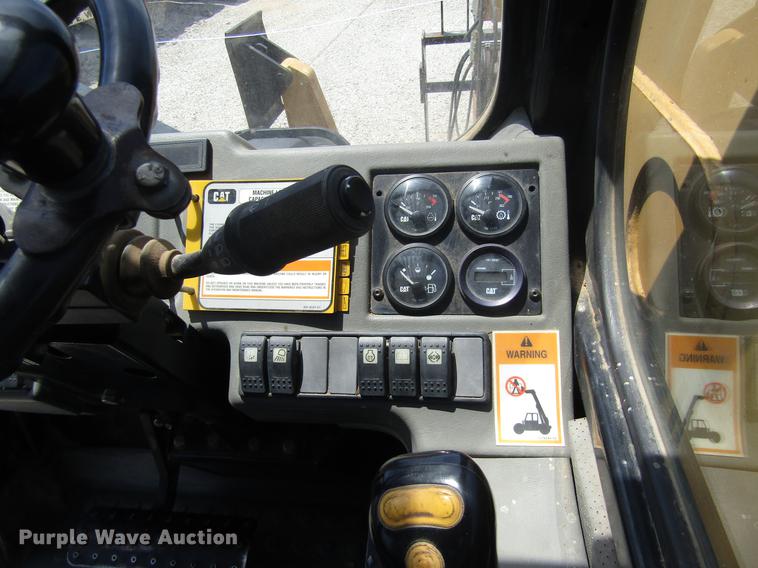 image for item DD8818 2002 Caterpillar TH83 telehandler