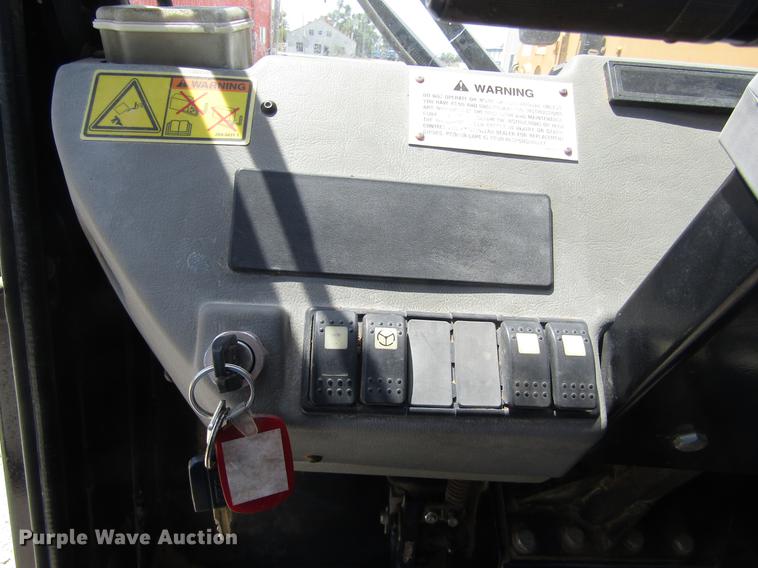 image for item DD8818 2002 Caterpillar TH83 telehandler